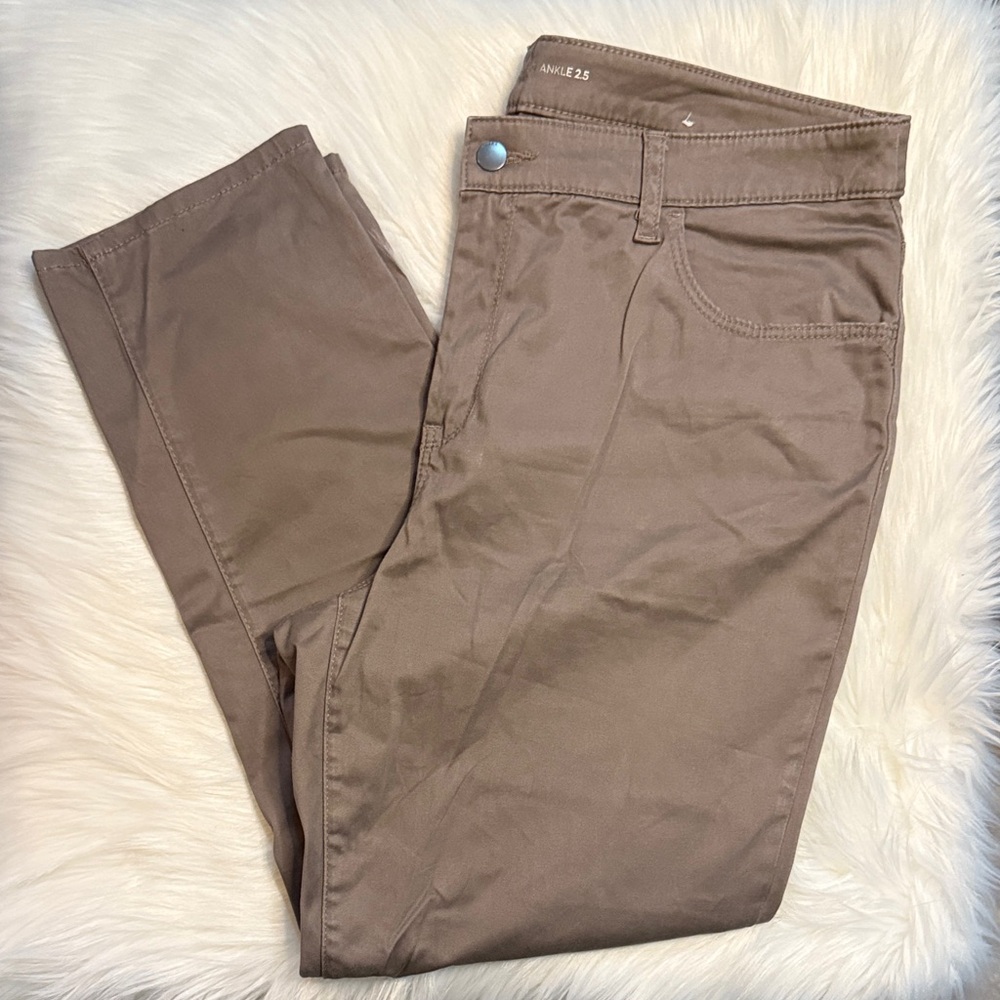 Chico's Women's Cropped Pants in Tan